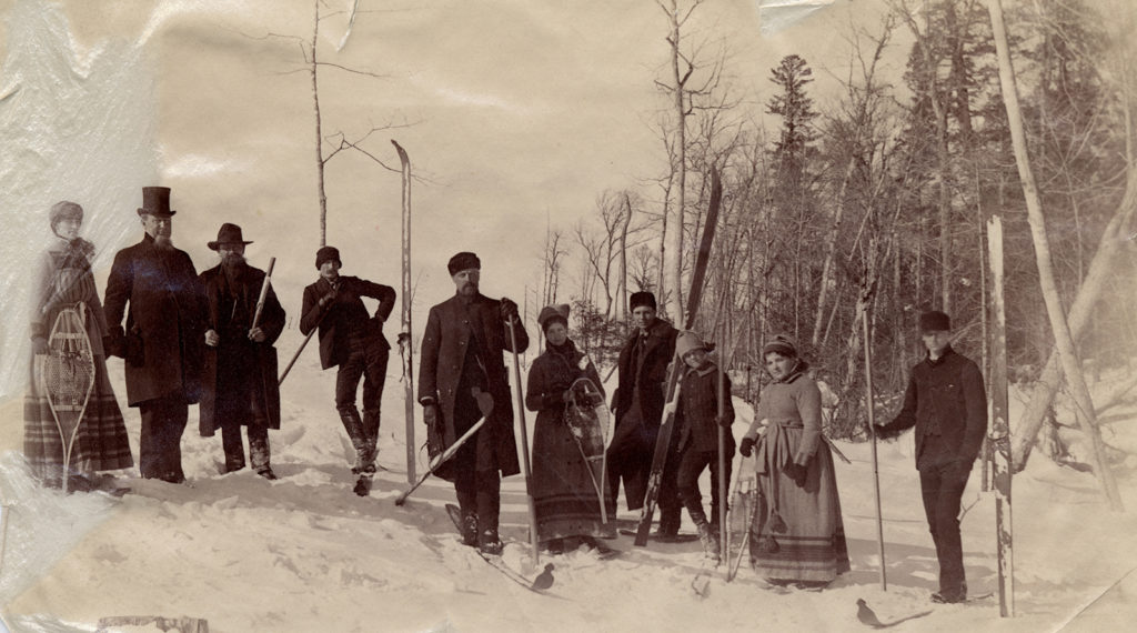 skiing-party-1890